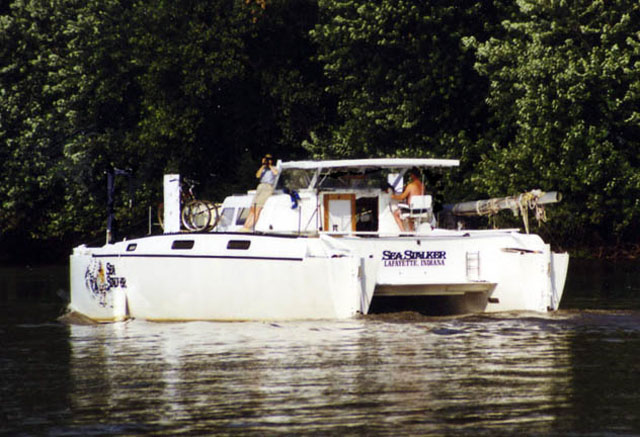 TriStar CAT 36 motoring stern